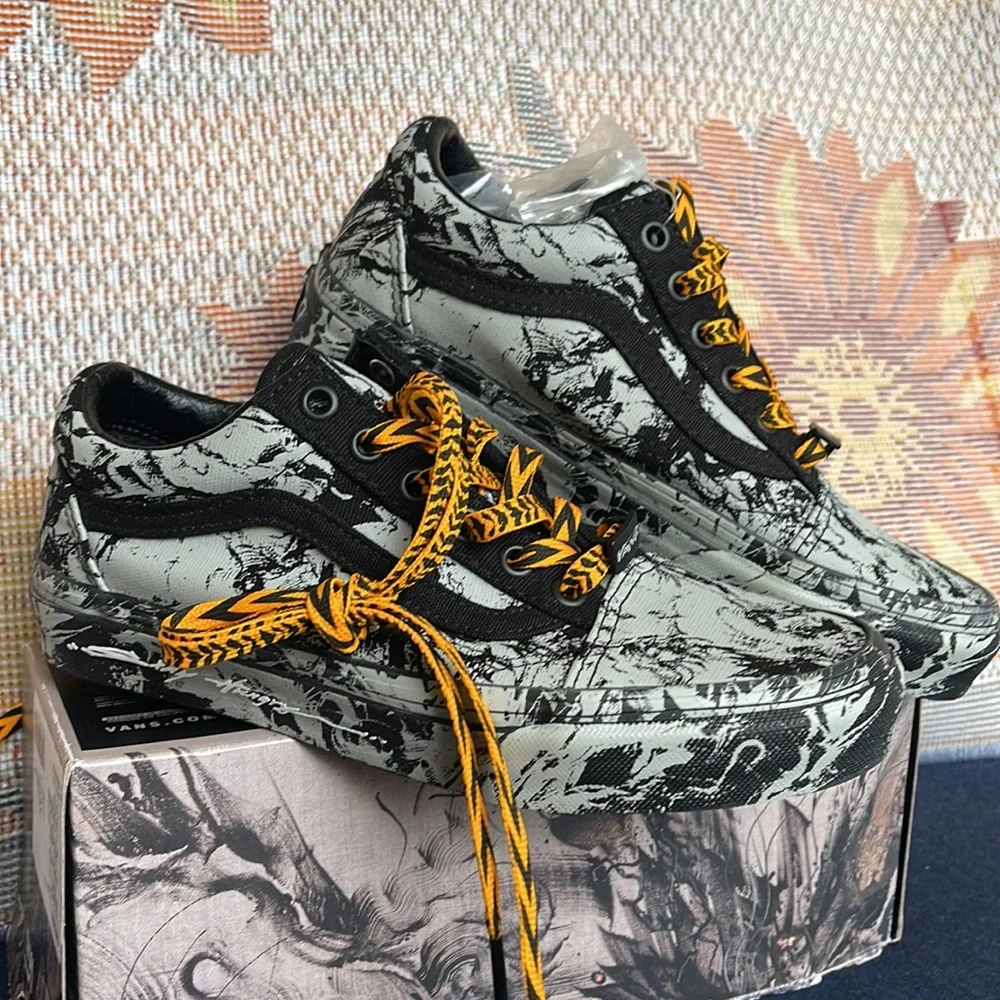 Vans WMNS Old Skool
Year Of The Tiger Black/Gray
VN0A3WKTN42
Sneakers - Picture 6 of 16